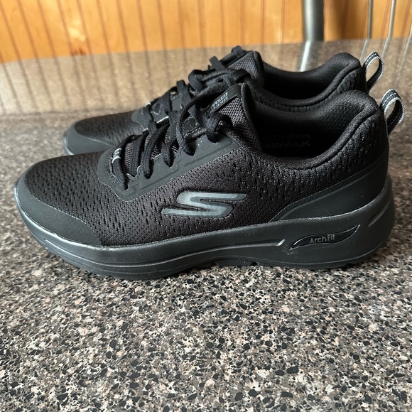 Skechers Arch Fit Go Walk Black Athletic Sneakers Style # 124887 NWOT - Picture 4 of 10